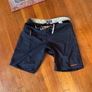 Patagonia Stretch Wavefarer Board Short - Men's Ink Black. Swimsuit. Size 34.